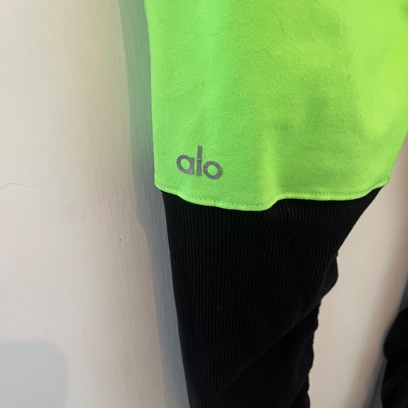 Alo Goddess Legging in Glowstick Glossy and Black size small - never worn - Picture 3 of 3